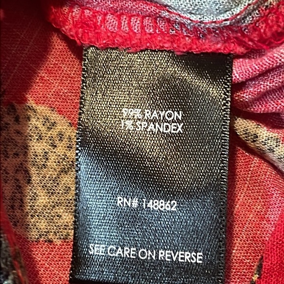 TORRID Harper Rayon Slub Pullover 3/4 Sleeve Blouse Red Pineapple Womens - Picture 3 of 5